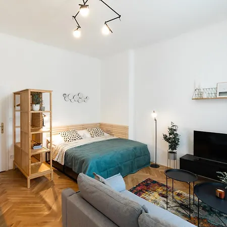 Apartamento Sunny In The Center Of Vrsovice Praga