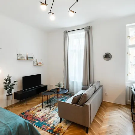 Sunny In The Center Of Vrsovice Apartamento